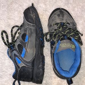 Rugged Outback tie sneakers